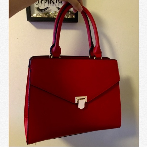 Red leather handbag - Picture 2 of 3
